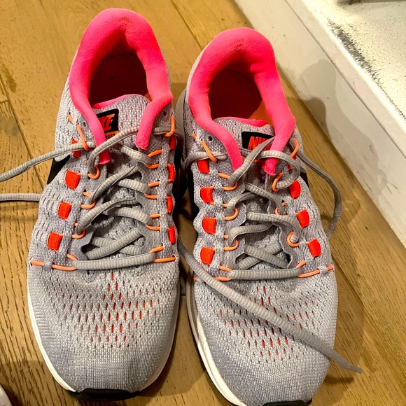 Nike - Picture 1 of 2